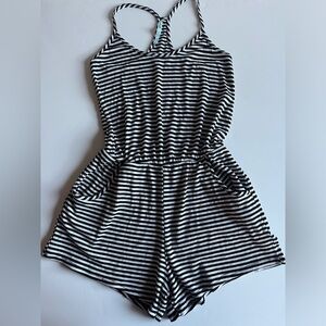 very cute sleeve less shorts ram-per